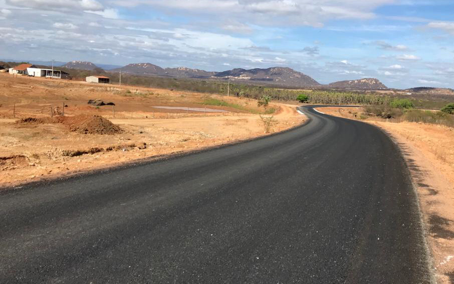 Pavimentação de rodovia que liga Potiretama ao Rio Grande do Norte está quase pronta