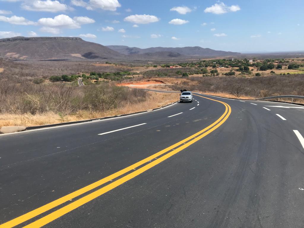 Governo do Ceará inaugura restauração da CE-469 e autoriza novo campus da Uece em Crateús