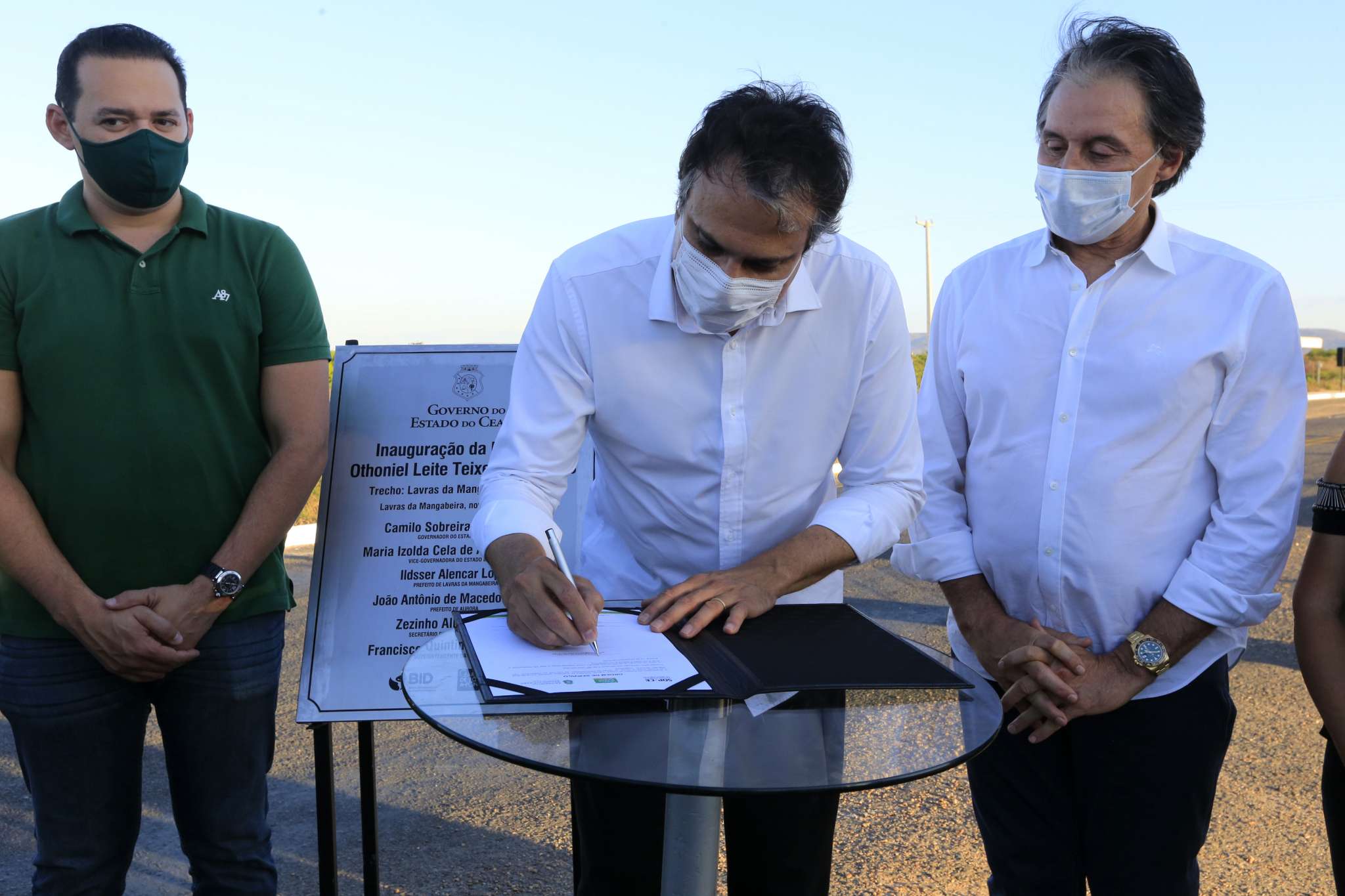 Antiga estrada carroçável entre Lavras da Mangabeira e Aurora é entregue pavimentada pelo Governo do Ceará
