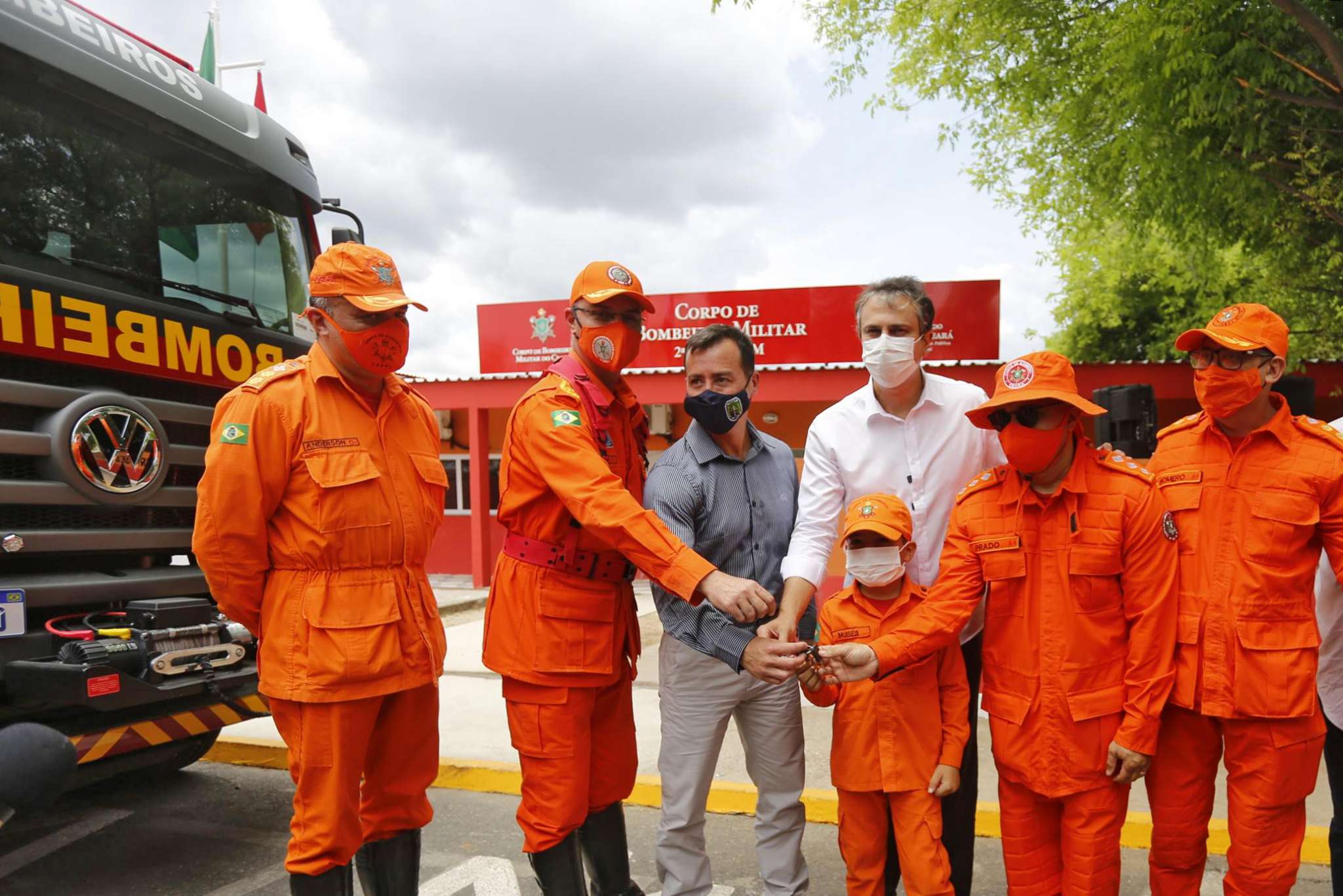 Governo do Ceará entrega quartel reformado, nova viatura para o Corpo de Bombeiros e anuncia obras de esgotamento sanitário em Crateús