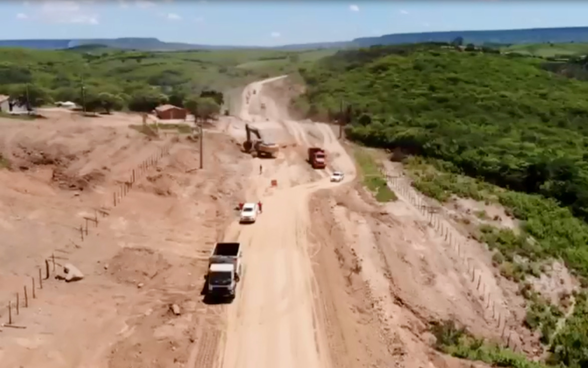 Extremo Sul do Ceará recebe mais investimentos em infraestrutura com o início das obras na CE-390 entre Jardim e Penaforte