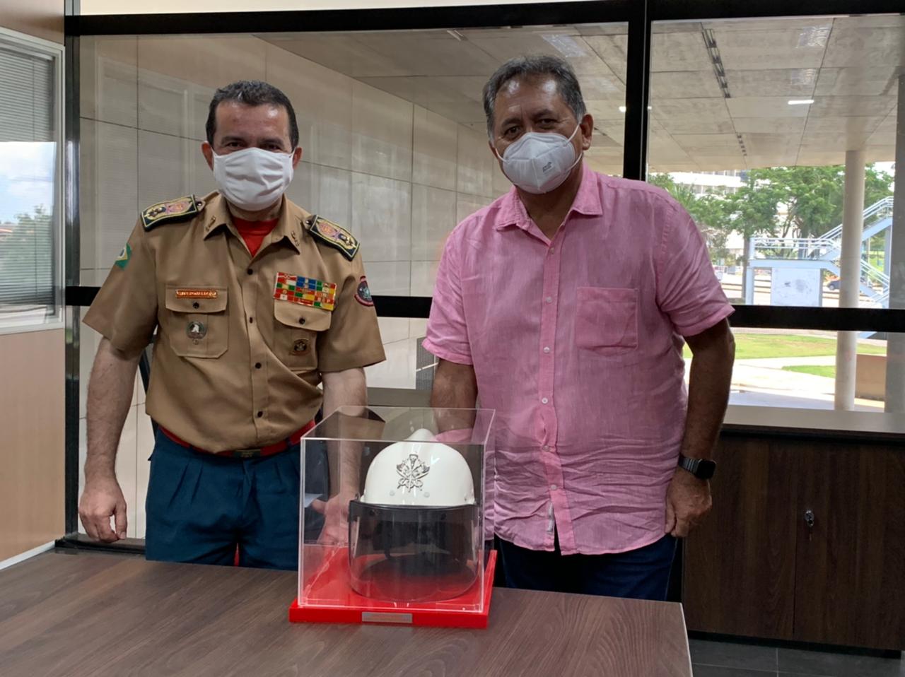 Superintendente da SOP é homenageado com a Medalha Capacete Bombeiro Militar