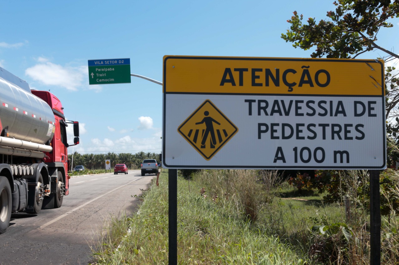 Detran-CE realiza manutenção de sinalizações em diversas rodovias do estado do Ceará