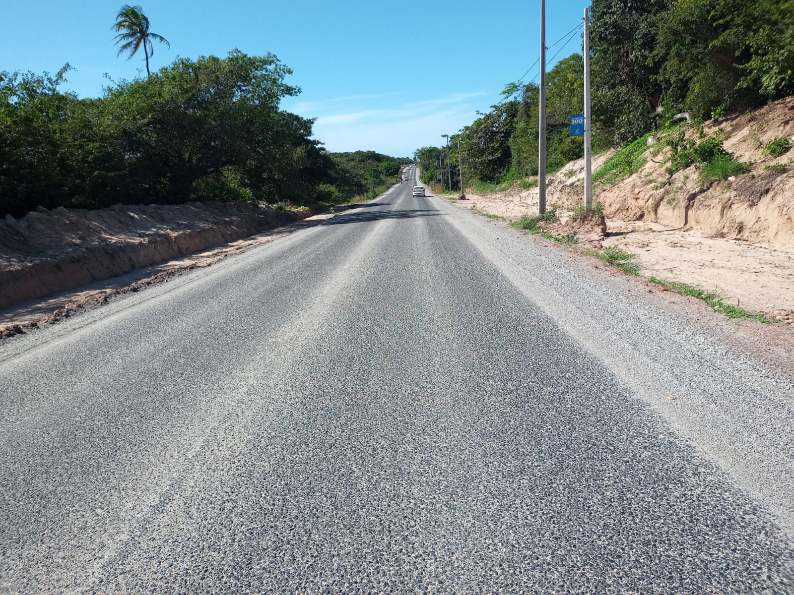 Restauração da CE-341 dá suporte ao turismo em Paracuru e demais praias do Litoral Oeste