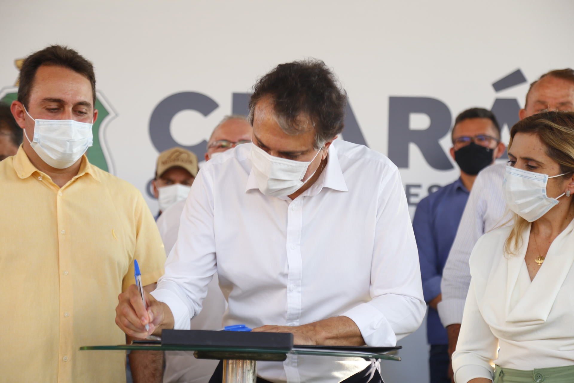 Missão Velha: governador Camilo Santana entrega CEI e assina ordem de serviço para duplicação e pavimentação de rodovias