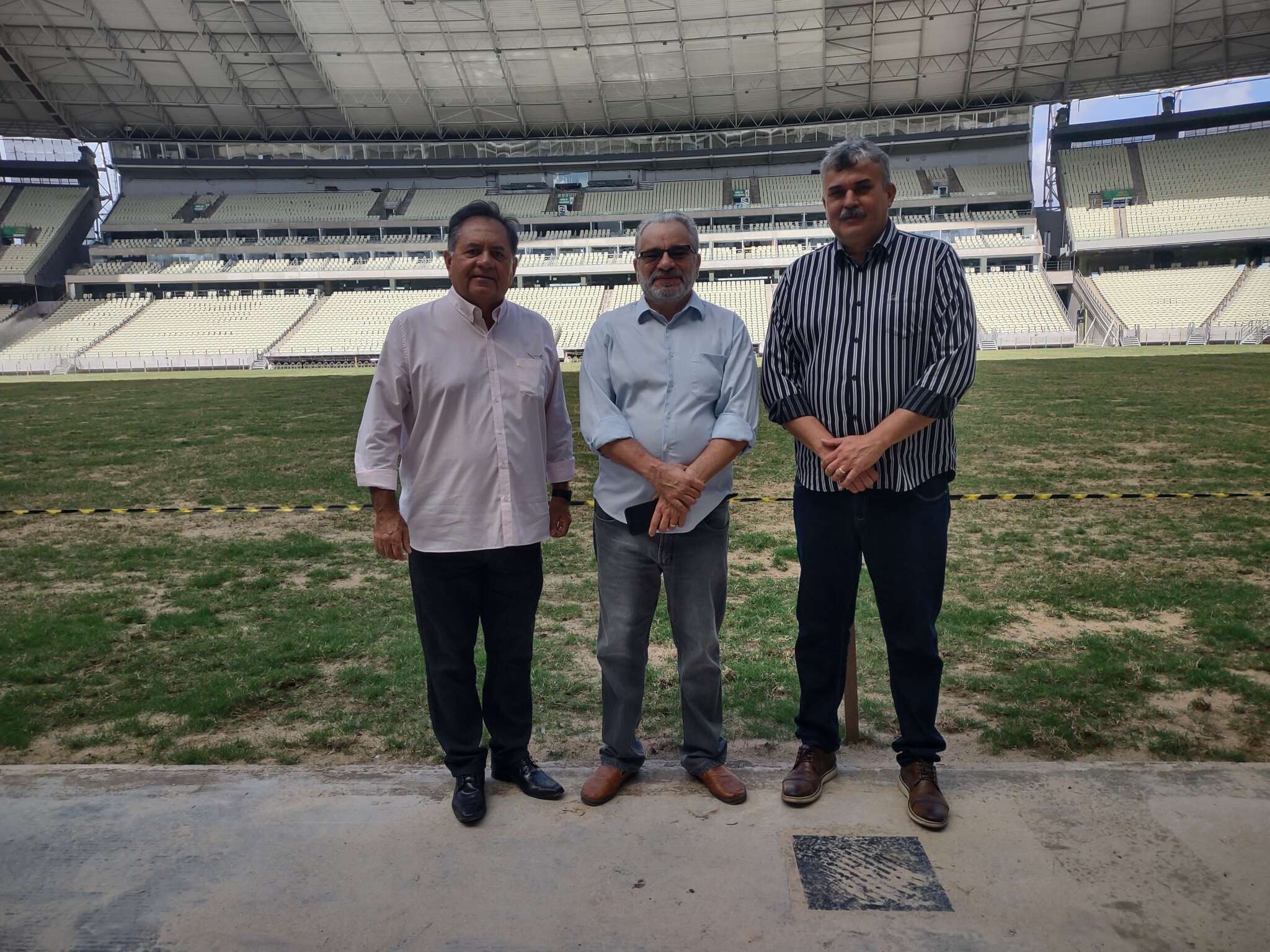 Com revisão da irrigação na reta final, Arena Castelão recebe visita de representantes da Federação Cearense de Futebol