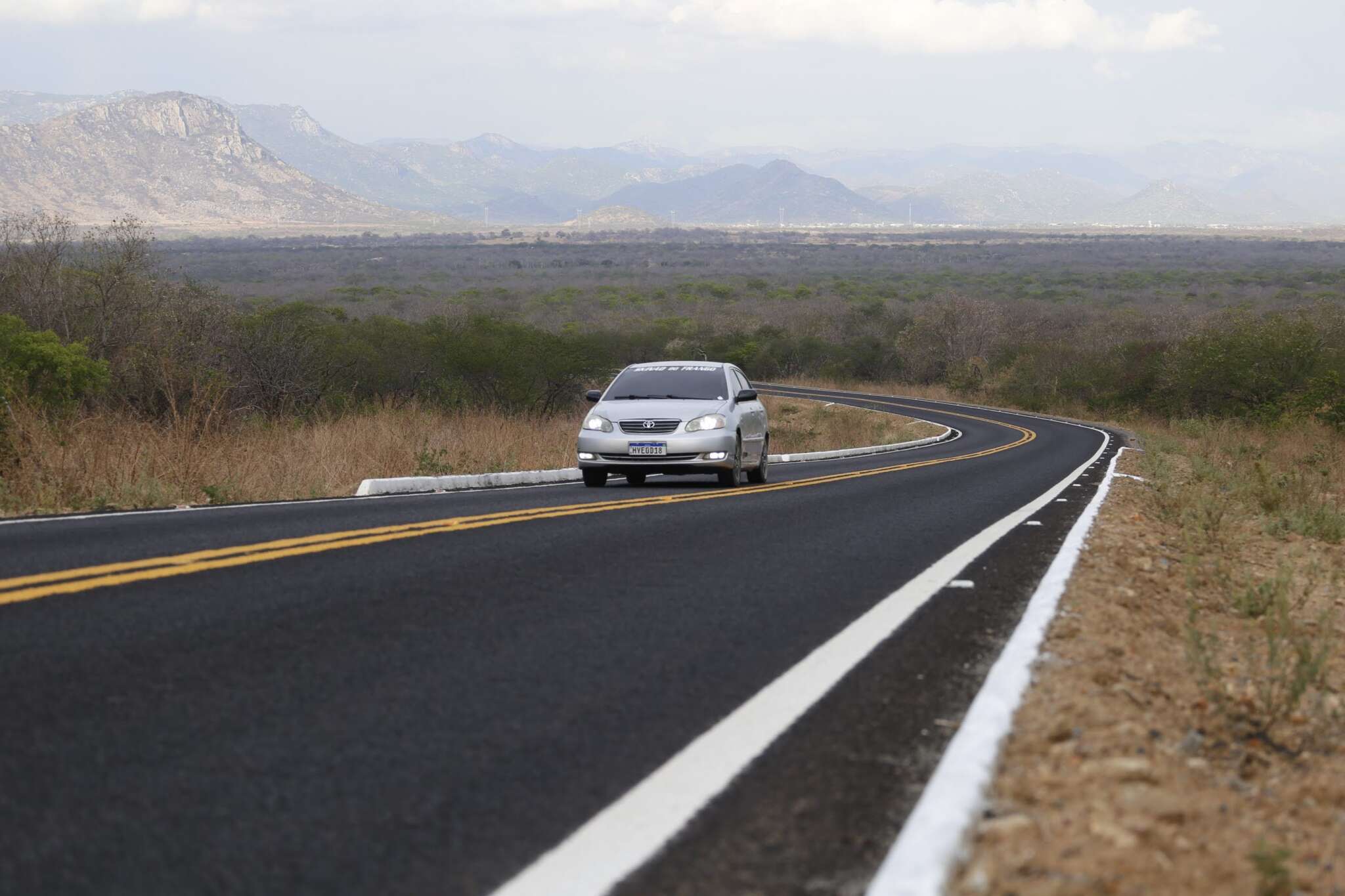 Governo do Ceará entrega em Irauçuba mais um trecho de rodovia pavimentada