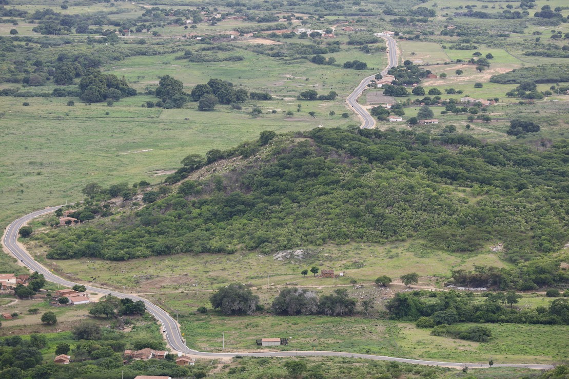 População de Iracema festeja pavimentação da CE-276 e chegada de nova Areninha