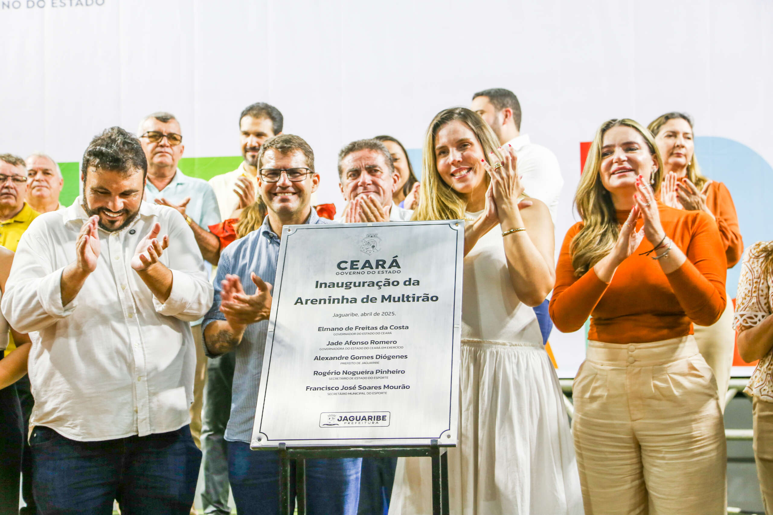 Com investimento de mais de R$ 2 milhões, Governo do Ceará inaugura ginásio poliesportivo, areninha e brinquedopraça em Jaguaribe