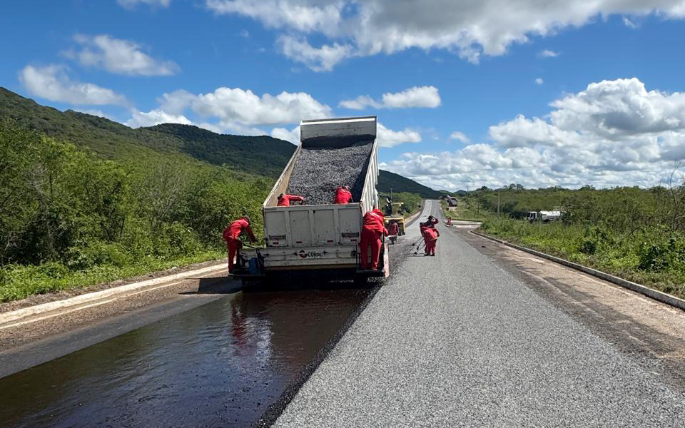 SOP realiza recuperação funcional da CE-135, em Banabuiú