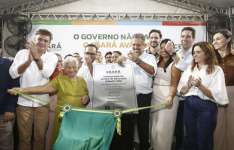 Pacote de entregas: população de Palhano comemora chegadas de CEI, areninha, tablets para estudantes e reforma de estádio