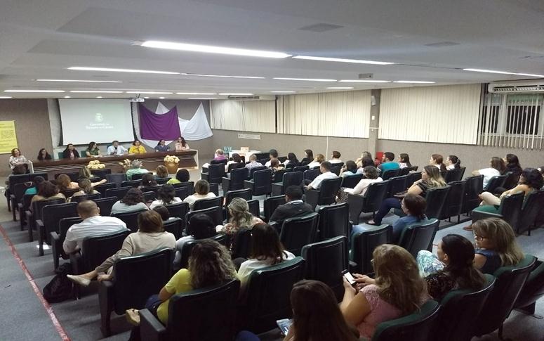 STDS debate conscientização da violência contra idosos