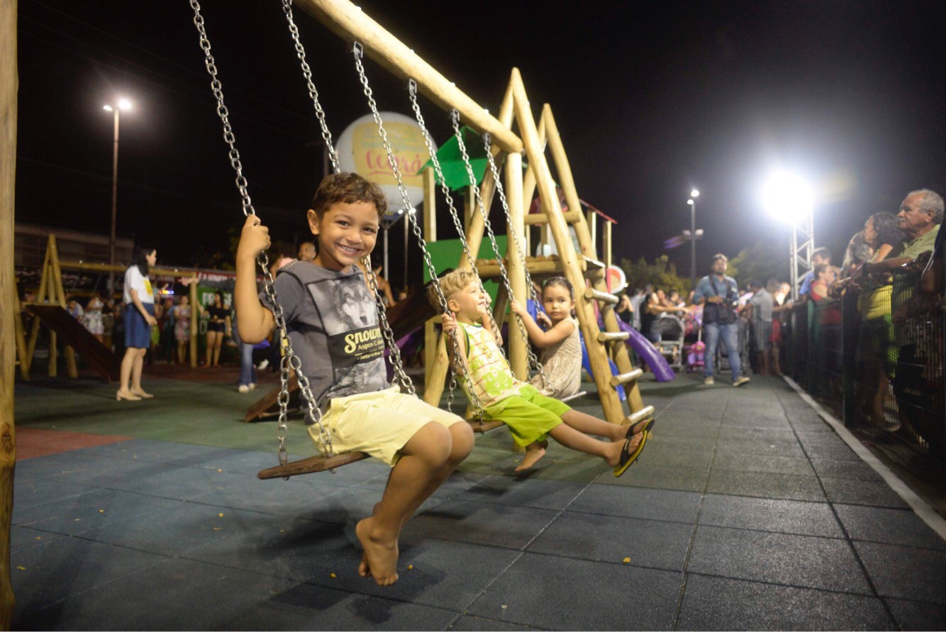 Primeira-dama entrega brinquedopraças em Fortaleza, Moraújo e cidades do Cariri
