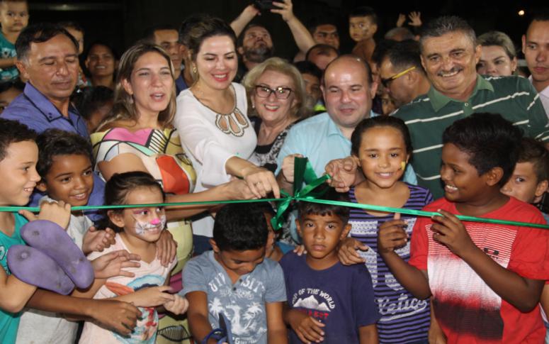 Estado e Prefeitura inauguram brinquedopraça e academia no Jardim das Oliveiras