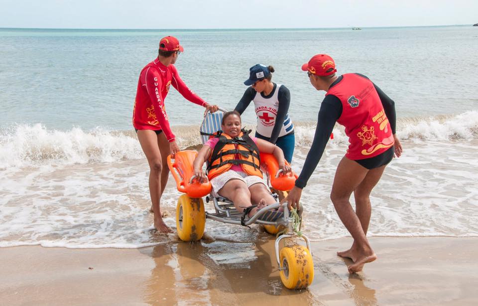 Praia Acessível completa três anos de funcionamento no Ceará