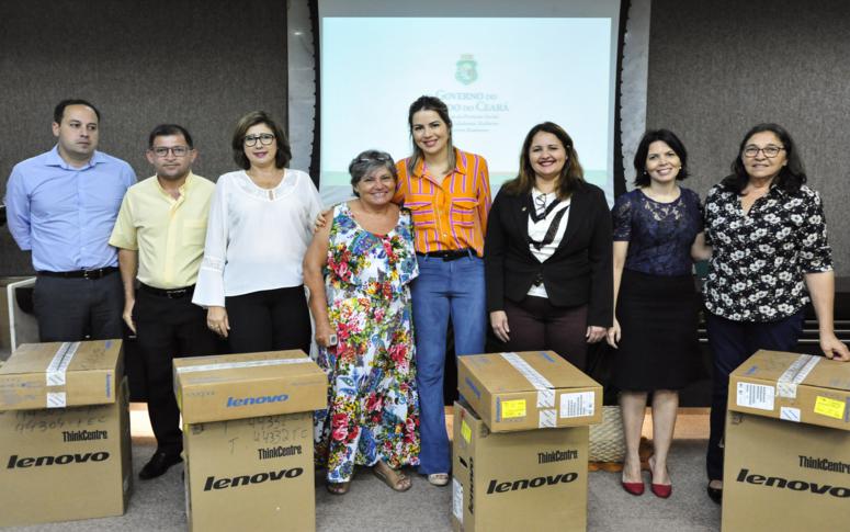 SPS entrega computadores a artesãos de 40 municípios