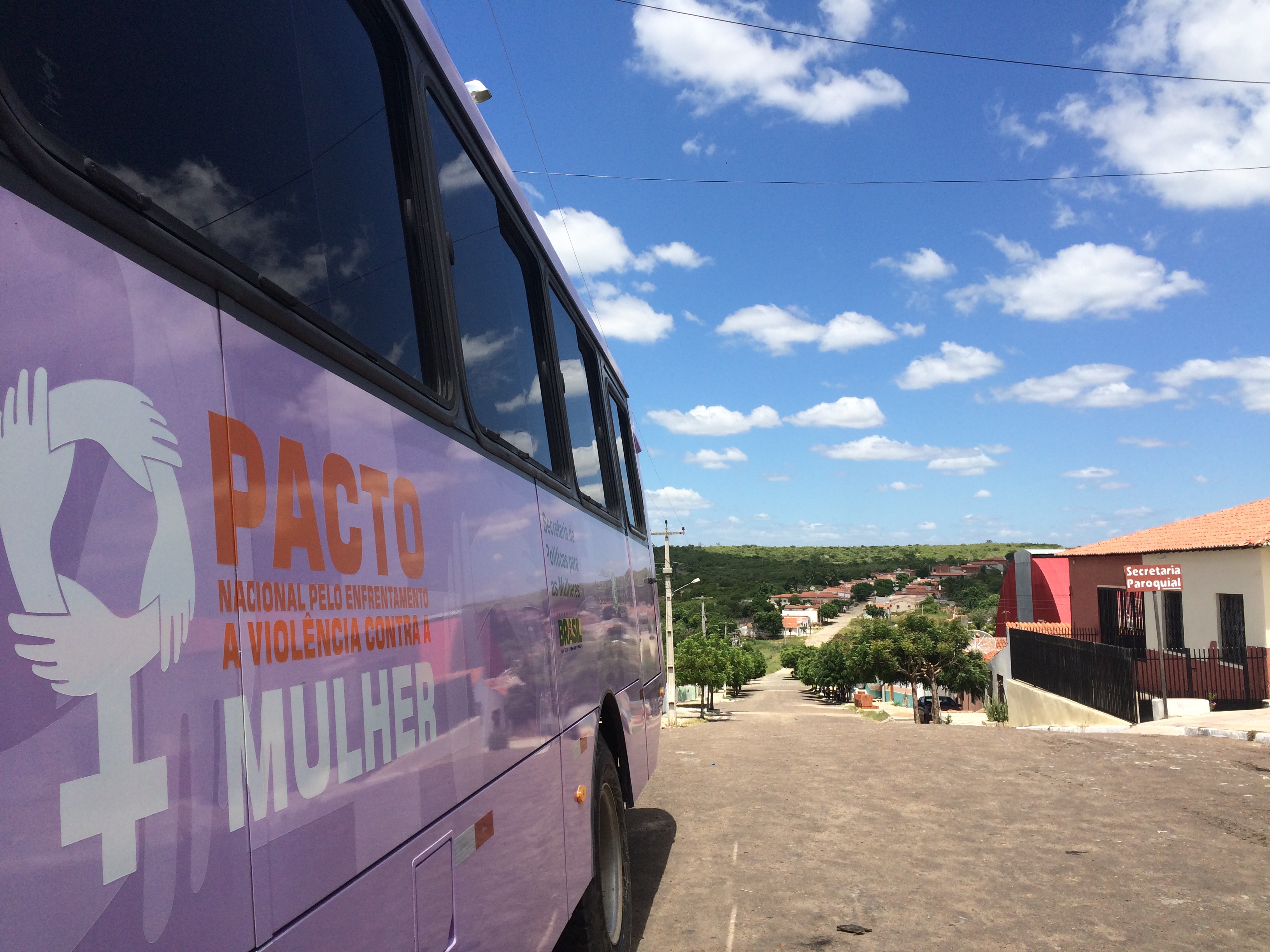 Unidade itinerante leva serviços de acolhimento e proteção às mulheres dos municípios de Cariré, Canindé e Crateús