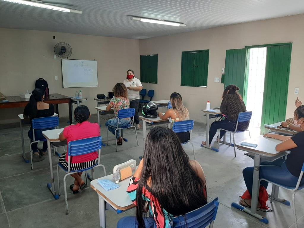 Centros comunitários retornam atividades presenciais e já capacitam mais de 700 pessoas