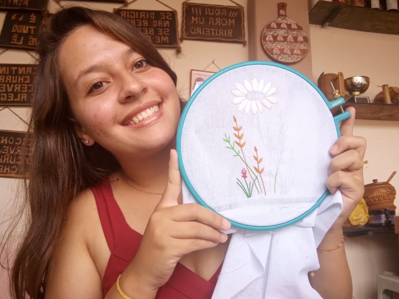 As mãos que perpetuam e renovam o artesanato cearense