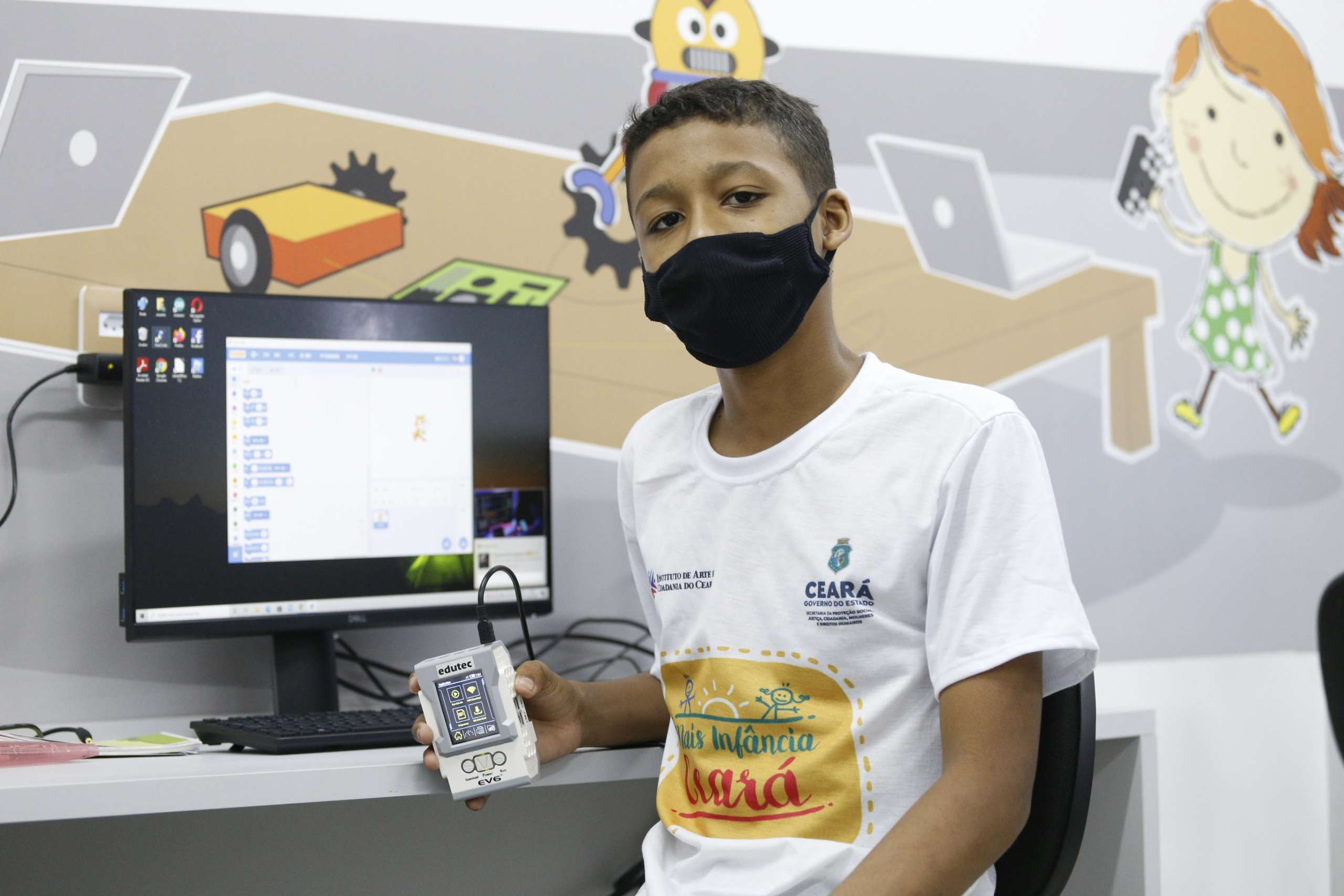 Alunos de robótica no Complexo Mais Infância descobrem caminhos para as profissões do futuro
