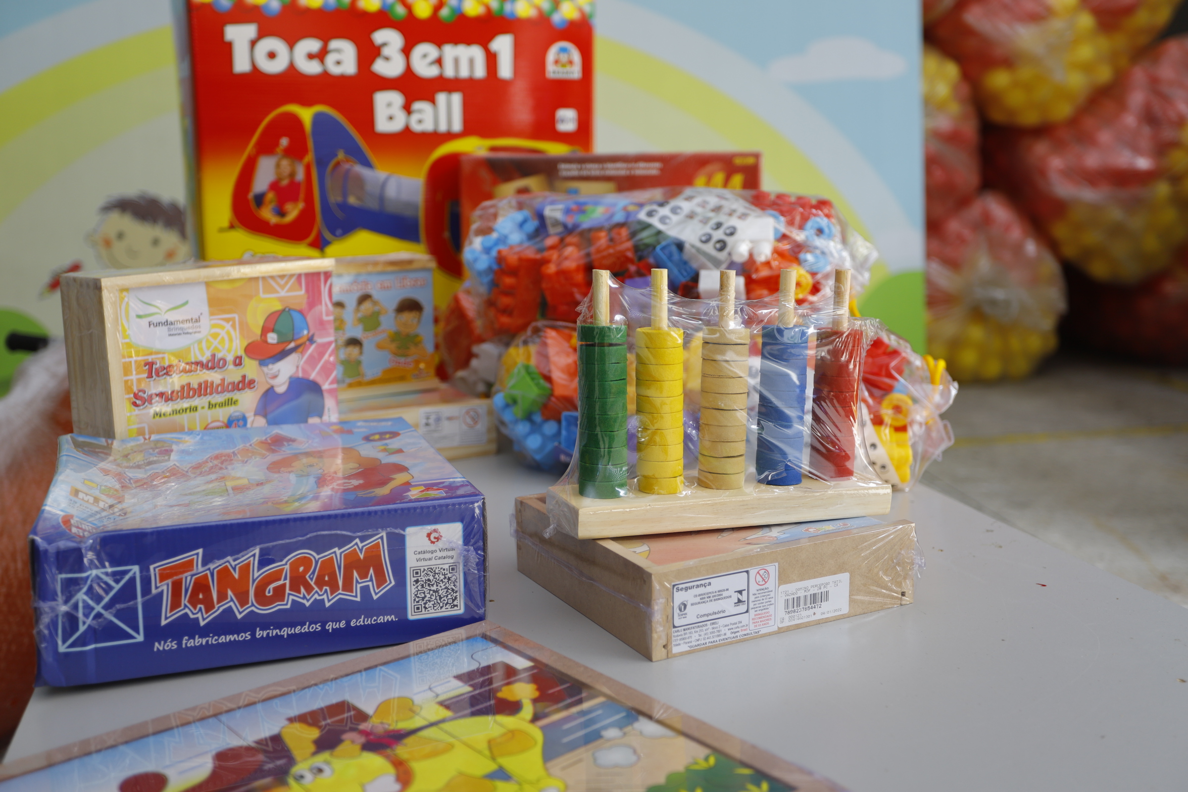Novos kits de brinquedocreches são entregues a 23 municípios cearenses