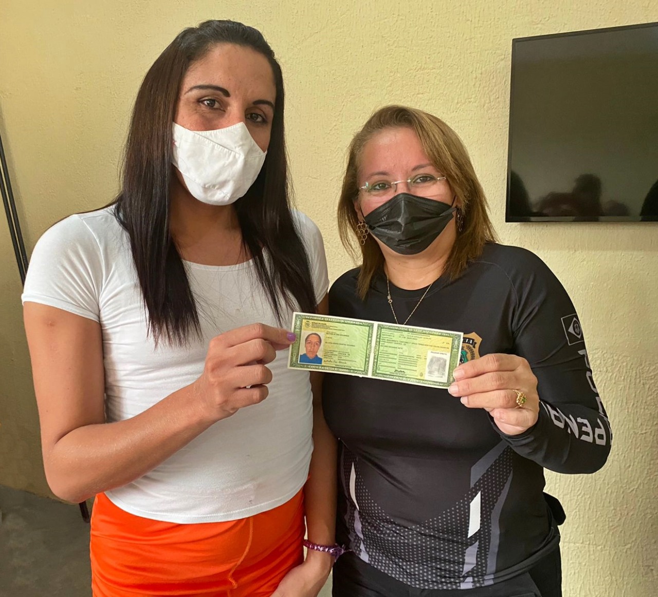 Pessoas privadas de liberdade recebem identidade de retificação de gênero no mês da visibilidade trans