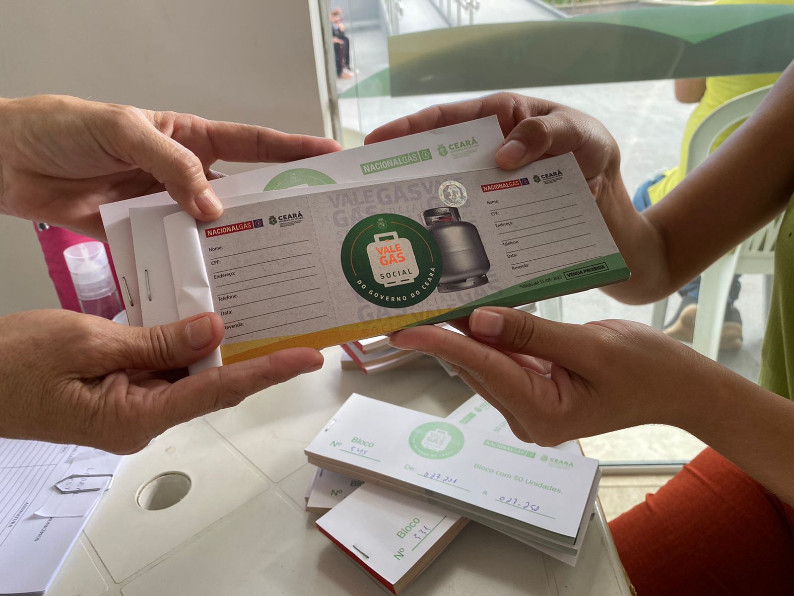 Prefeituras cearenses já estão recebendo os tíquetes do Vale Gás Social
