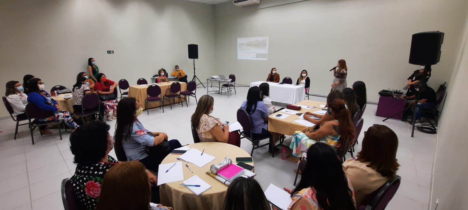 Encontro fortalece equipes da rede de atendimento às mulheres em situação de violência