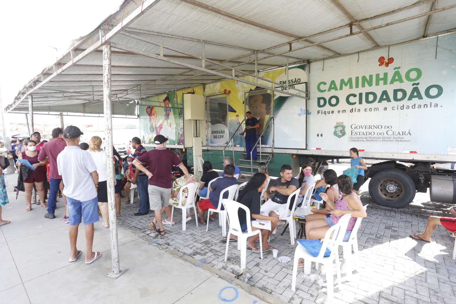 Caminhão do Cidadão atende mais sete comunidades em Fortaleza, Caucaia e Quiterianópolis