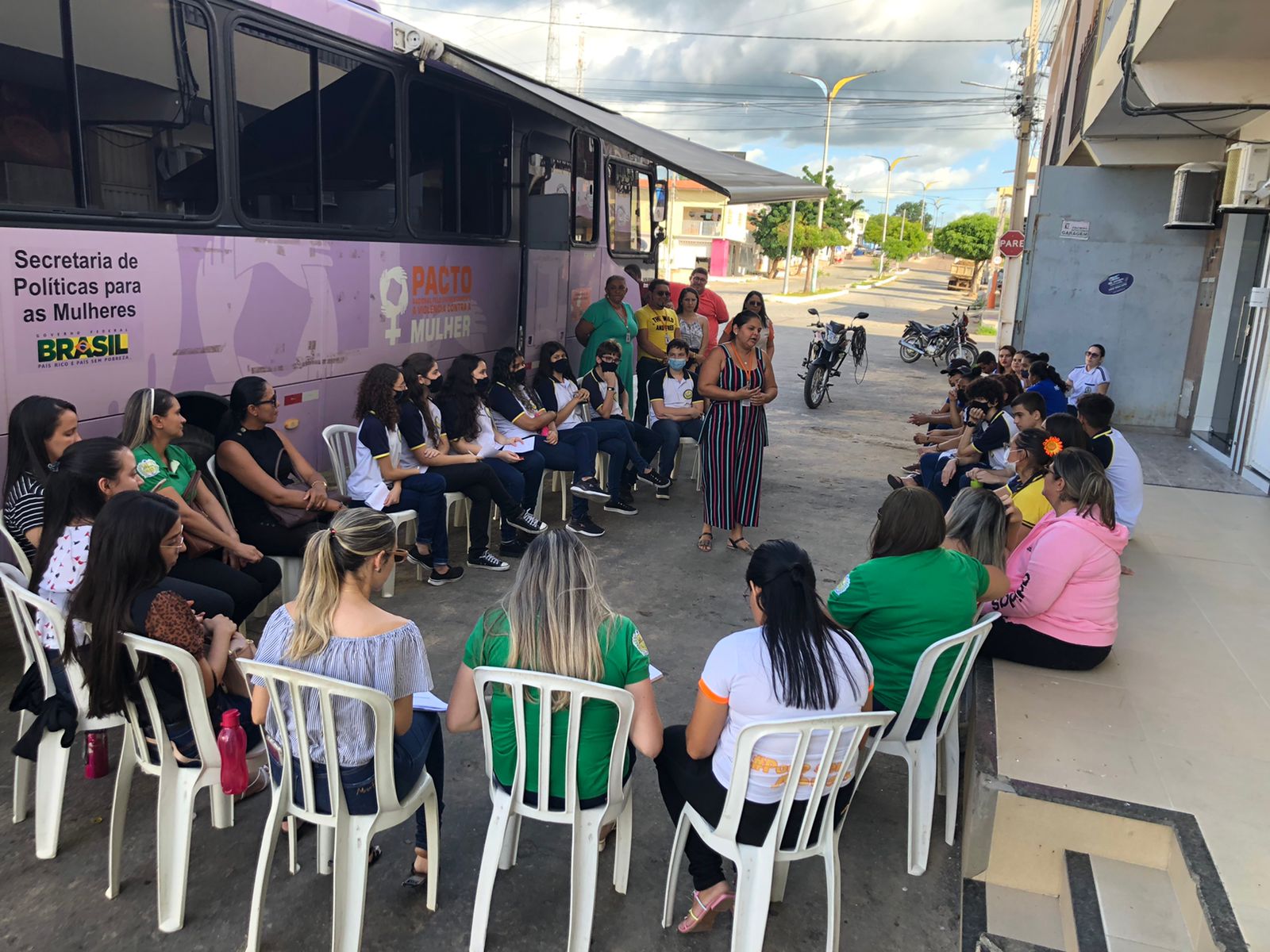 Ônibus Lilás leva assistência social e jurídica para mulheres de mais 10 municípios em Junho