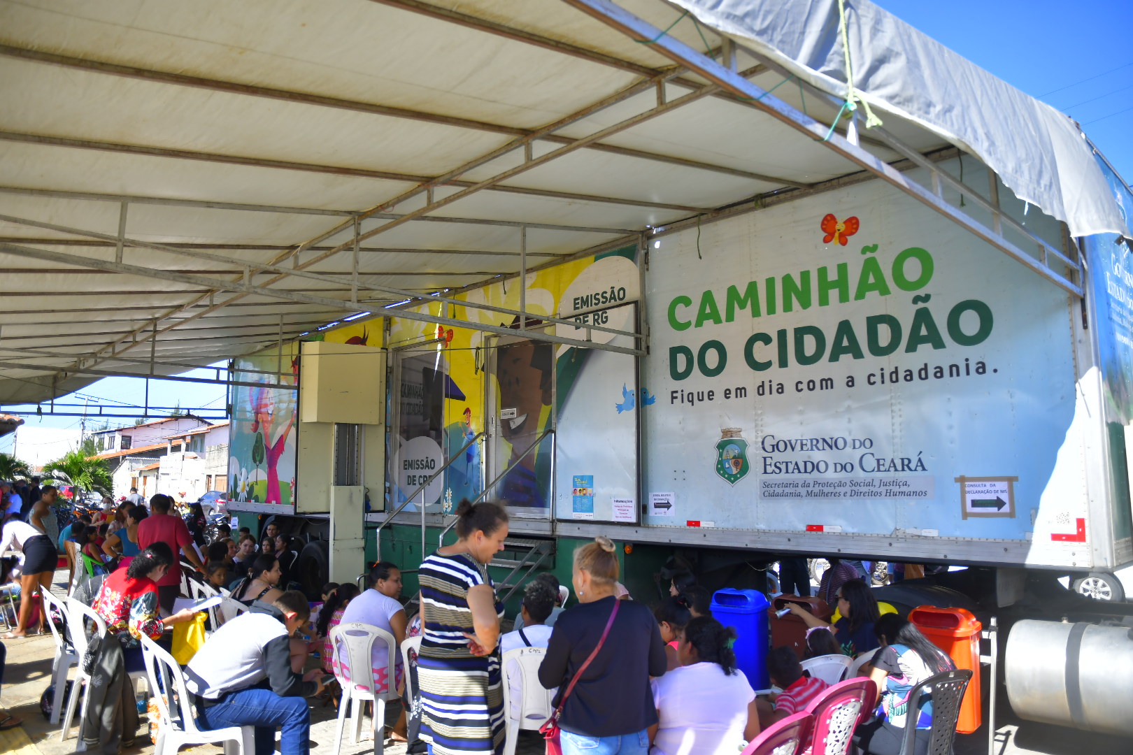 Caminhão do Cidadão atende mais quatro comunidades em Fortaleza e Caucaia