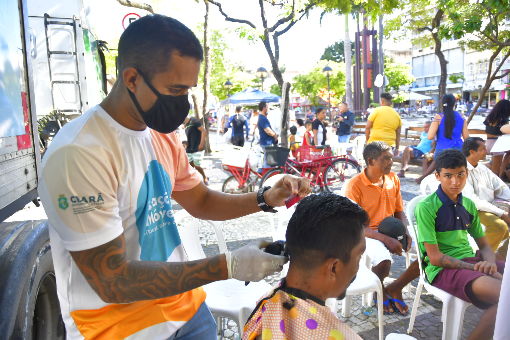 Praça do Canindezinho recebe as atividades e serviços do projeto Acolher