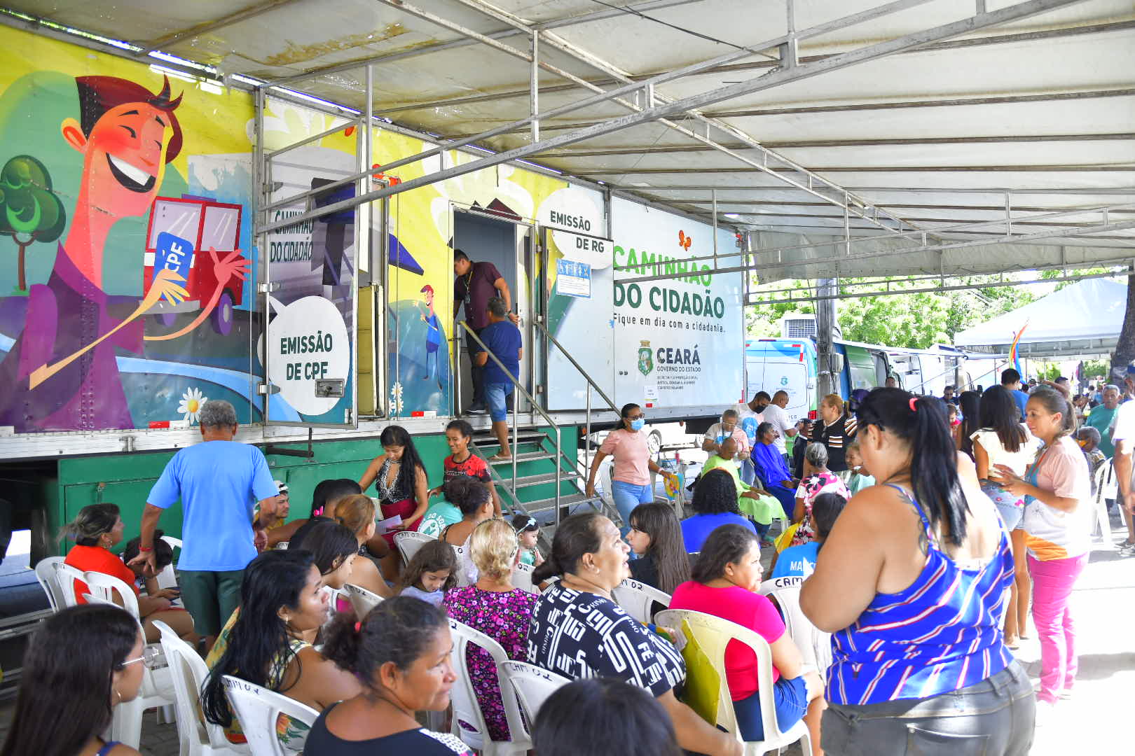 Caminhão do Cidadão leva serviços de identificação civil aos bairros Messejana e Padre Andrade