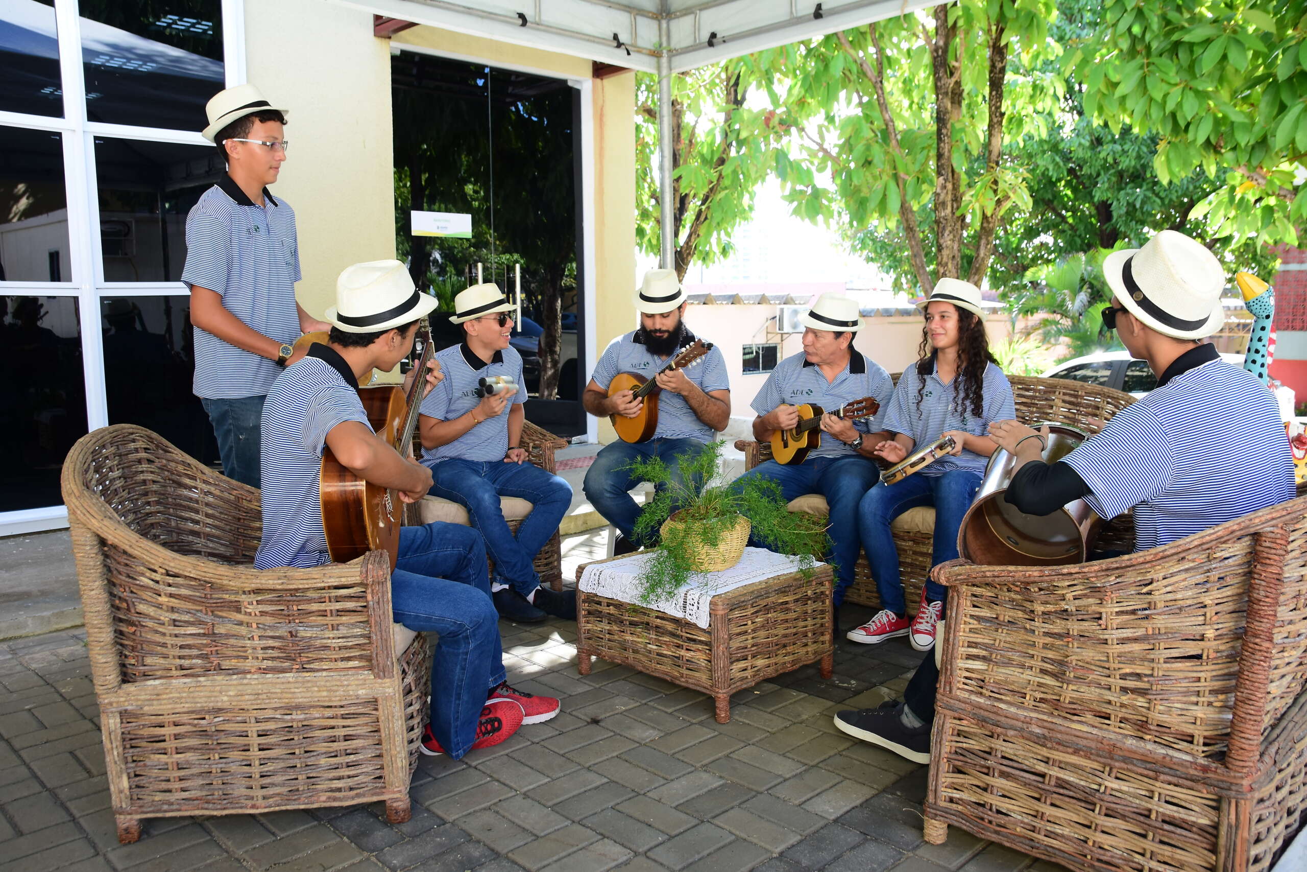 No apressadinho passo do choro, Espaço Viva Gente descobre talentos e forma músicos no Passaré