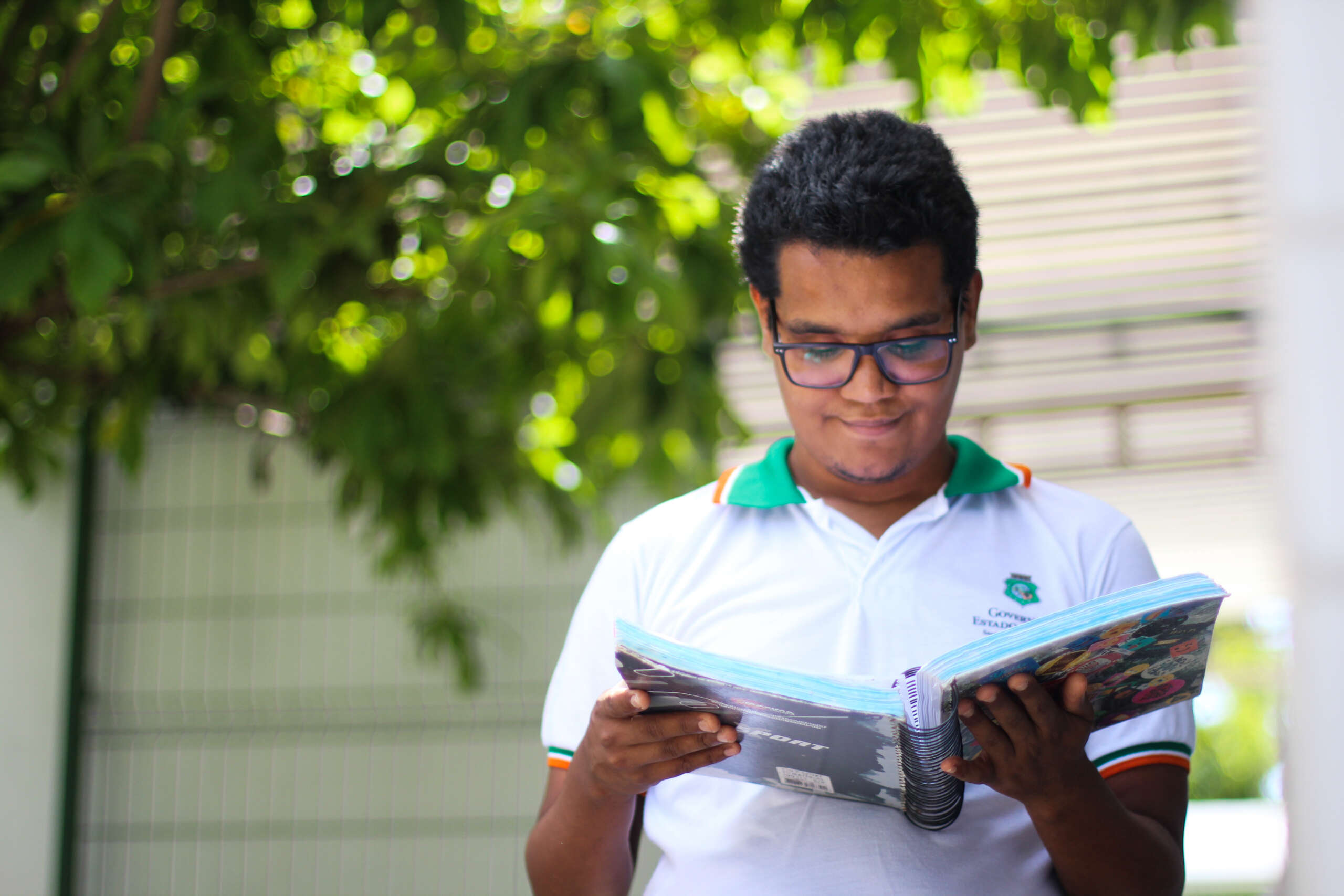 Na escola ou no trabalho,  jovens com deficiência intelectual abrigados pelo Estado conquistam sua autonomia