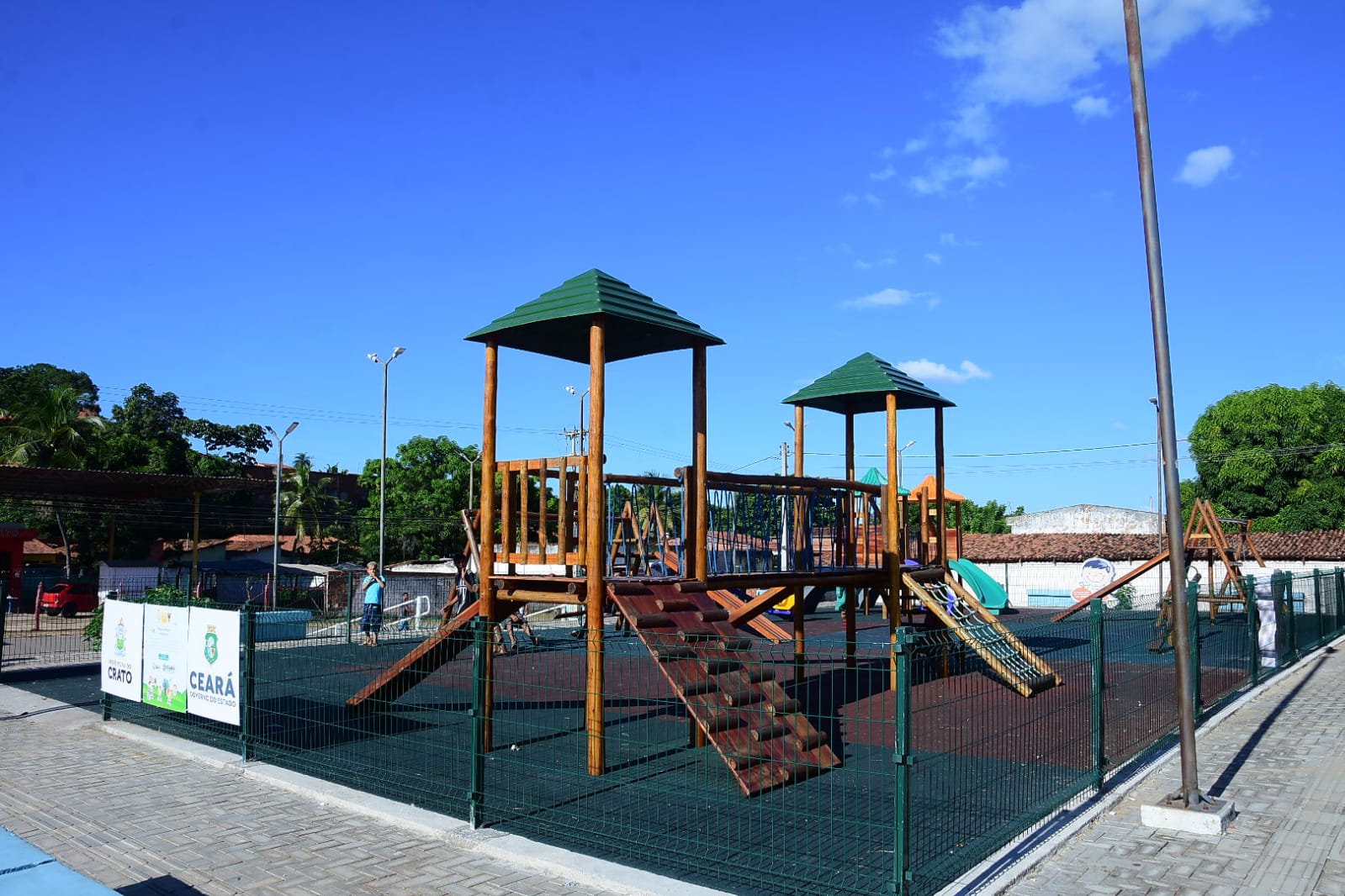 SPS inaugura brinquedopraça e academia ao ar livre em Russas