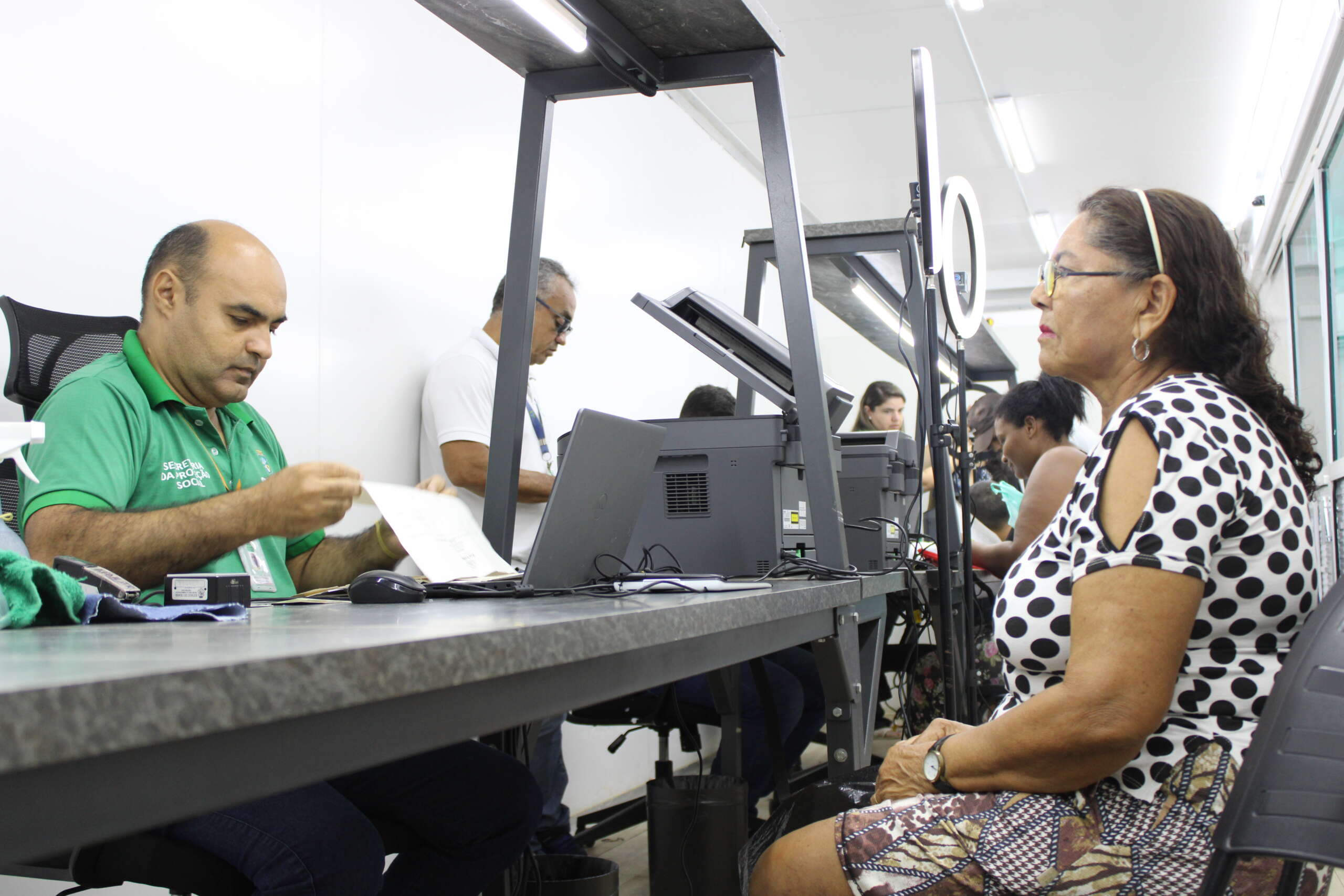 Caminhão do Cidadão atende mais 4 comunidades na Capital e no interior