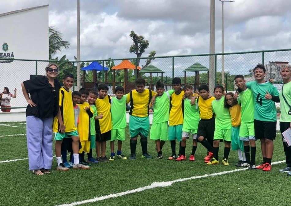 Alunos de futebol do Complexo Mais Infância do Curió recebem treinamento de goleiro