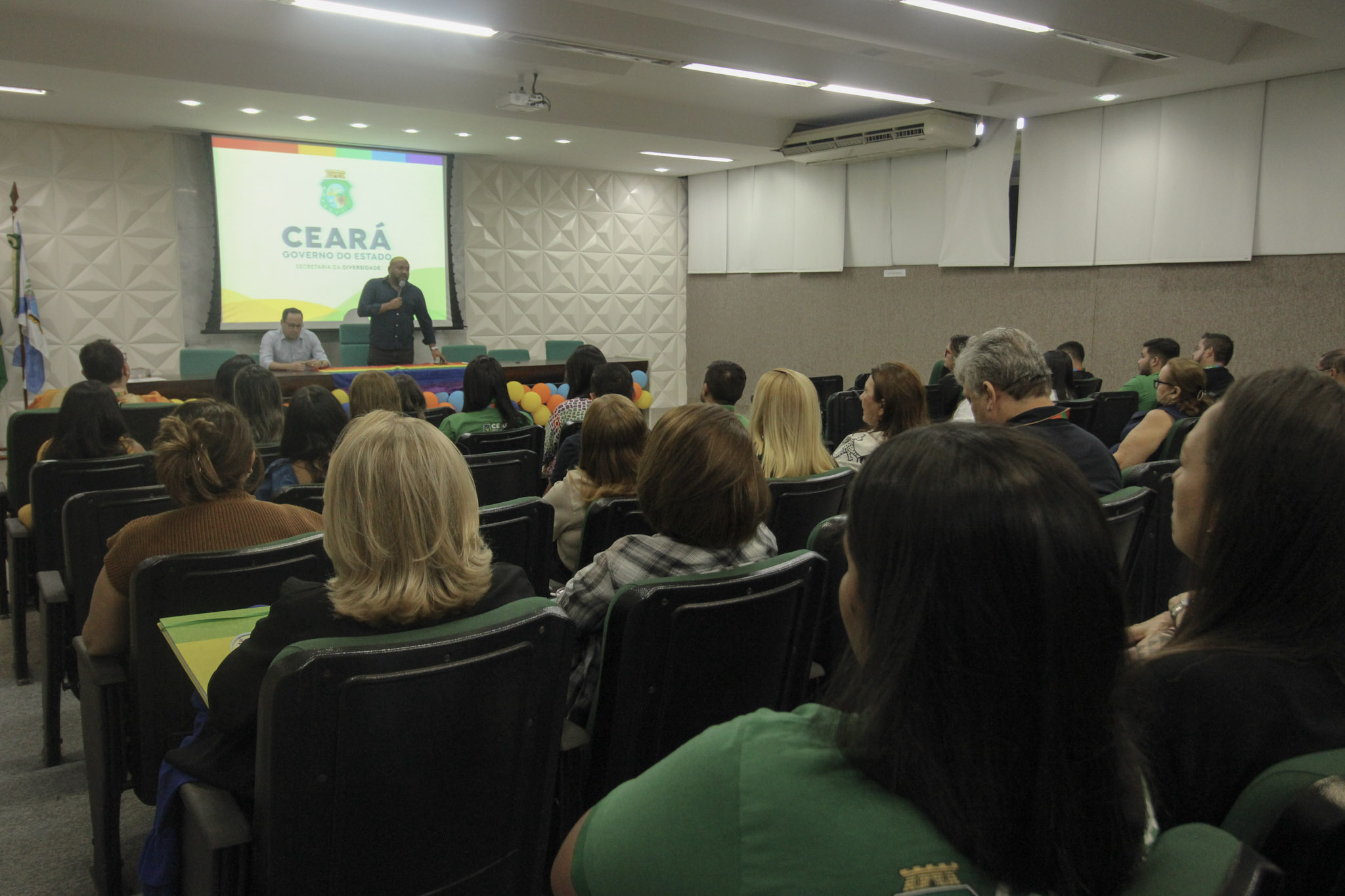 Secretarias da Proteção Social e da Diversidade qualificam colaboradores para atendimento voltado à diversidade