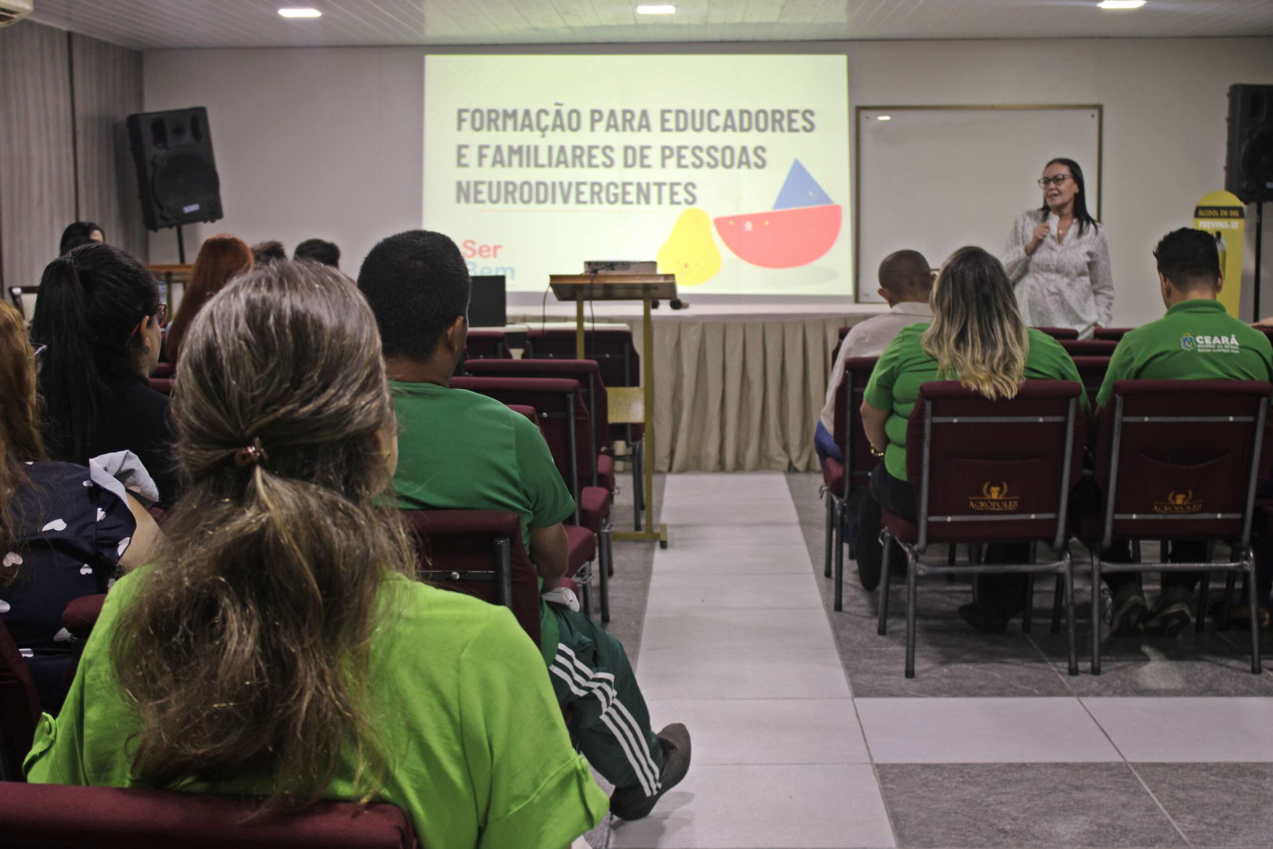 SPS capacita educadores sobre acolhimento de pessoas neurodivergentes nos equipamentos sociais