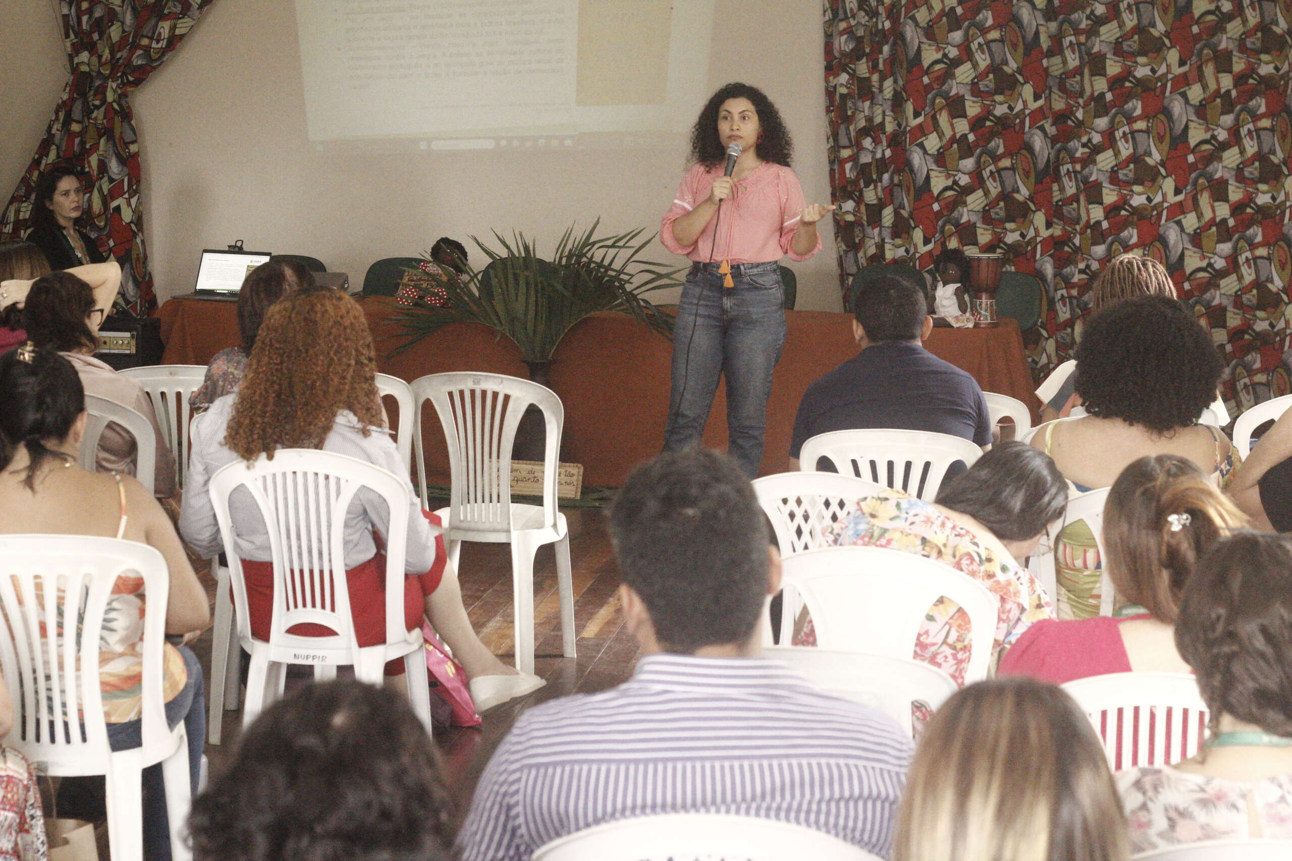 Oficinas trabalham pertencimento étnico e combate ao racismo em comunidades quilombolas do Ceará