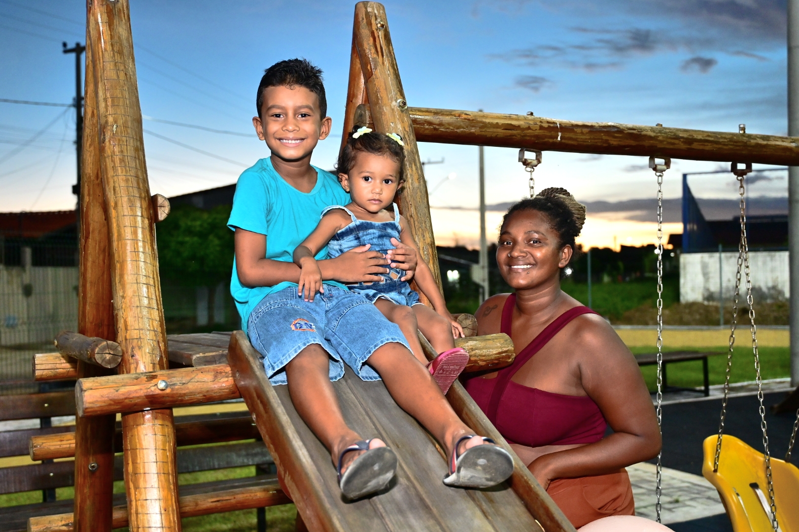 Em Russas, moradores de Lagoa do Toco celebram inauguração de Praça Mais Infância