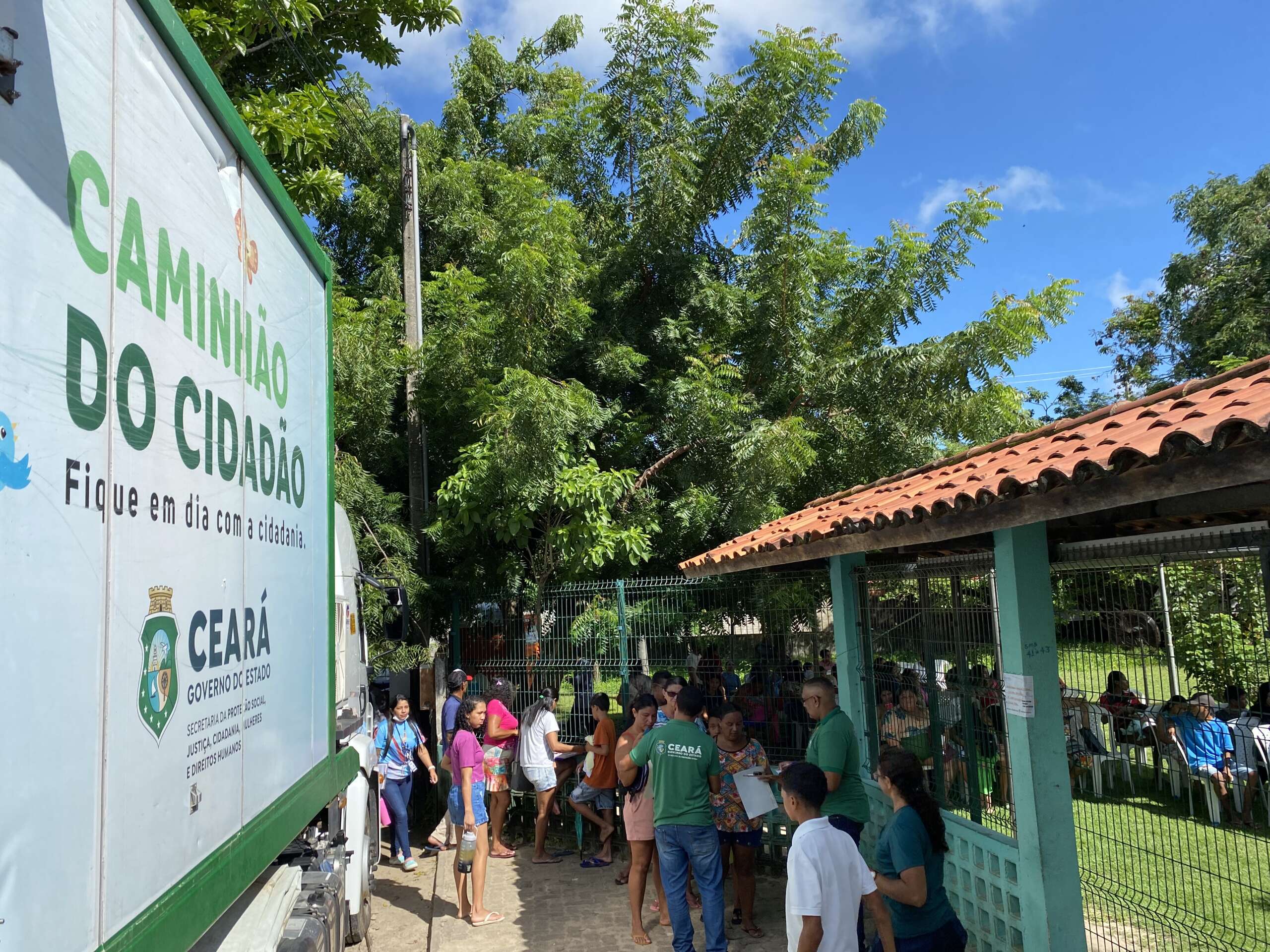 Caminhão do Cidadão leva serviços para dezessete comunidades da Capital e do interior