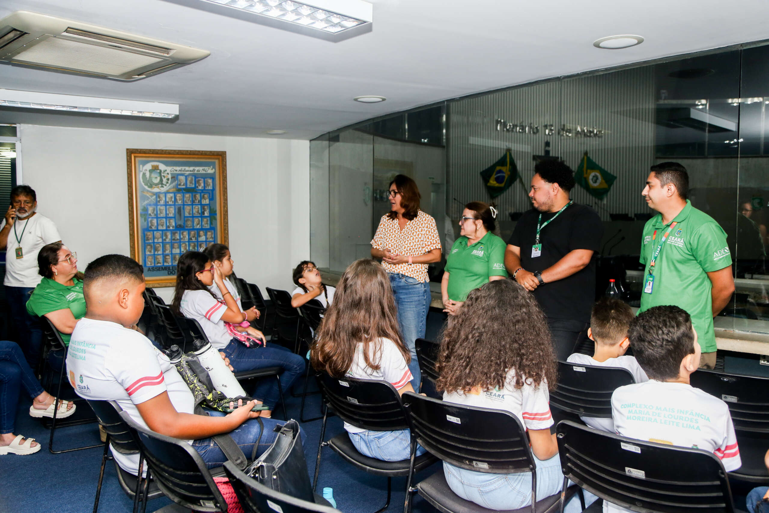 Comitês da Infância dos Complexos Sociais visitam Assembleia Legislativa