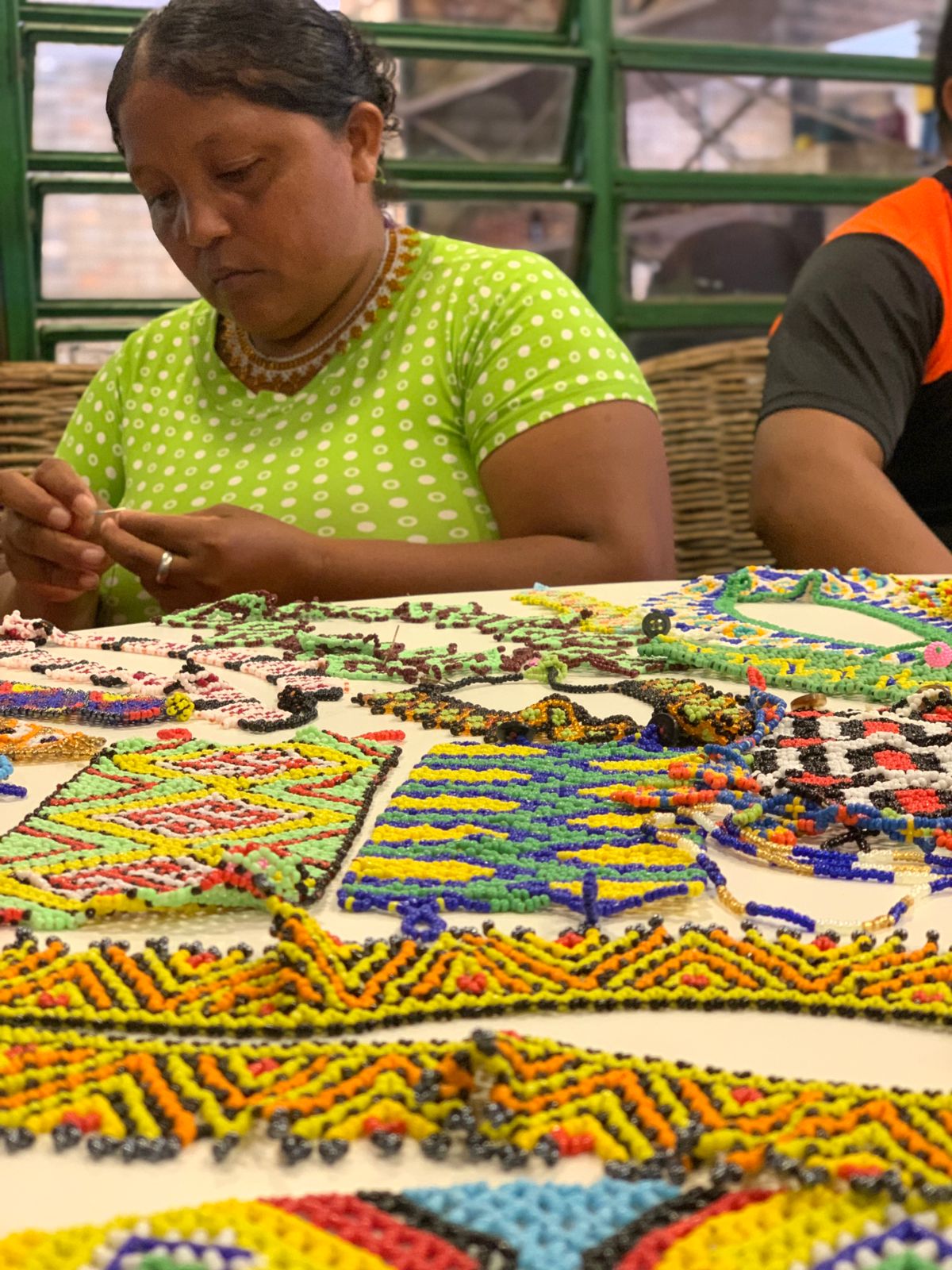 Indígenas Warao apresentam seu artesanato e fazem teste de habilidade na CeArt
