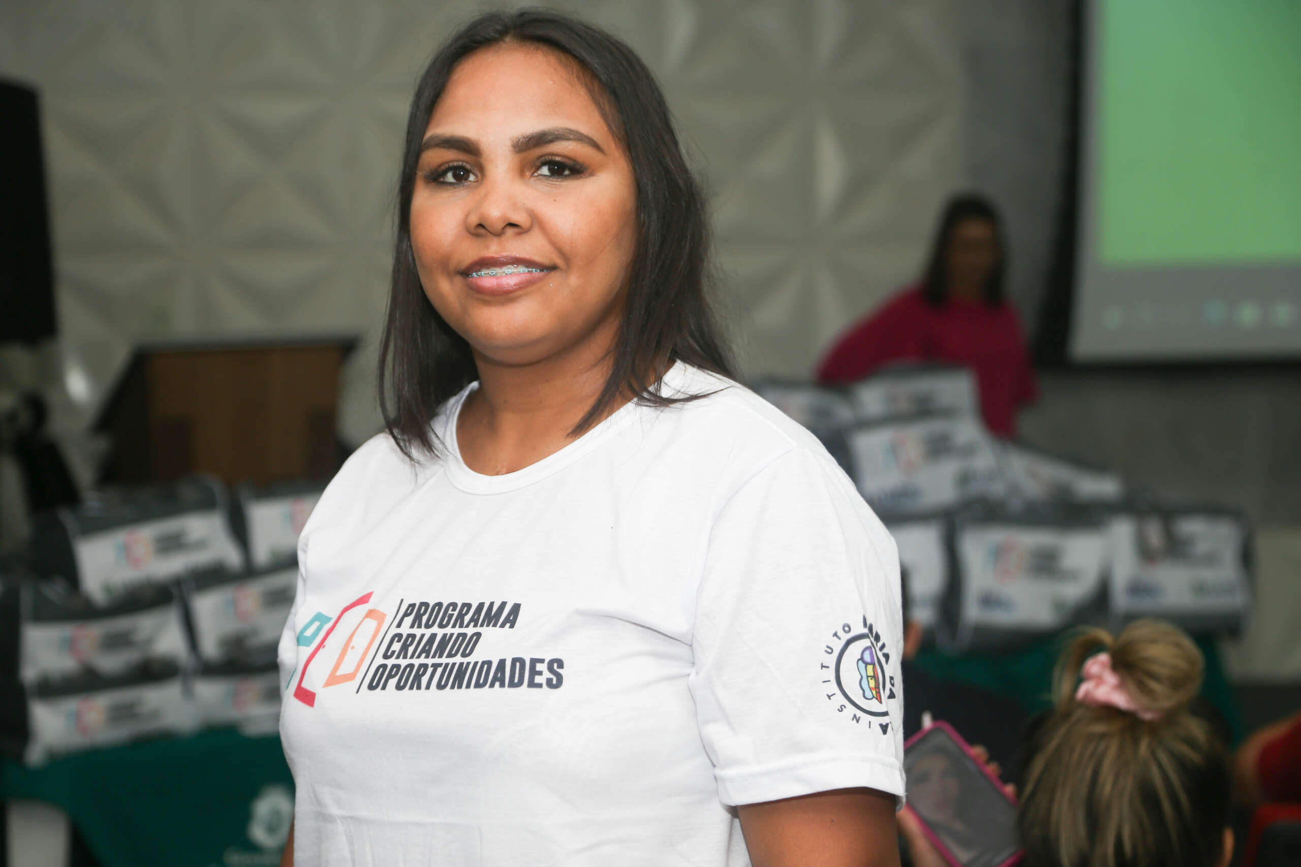 Mais de 200 jovens e adultos recebem certificado de qualificação profissional, em Fortaleza