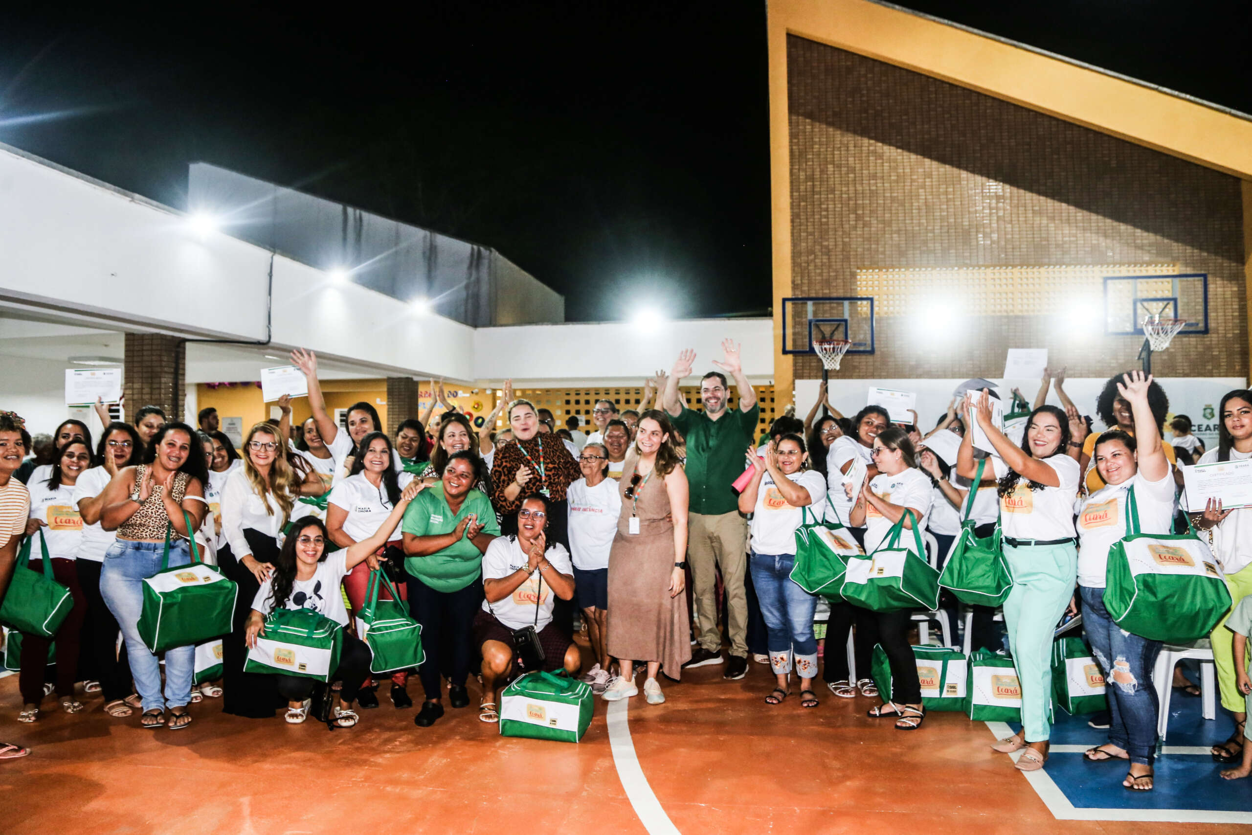 Mais de 1.100 alunos são certificados nos Complexos Sociais Mais Infância, em Fortaleza e Barbalha