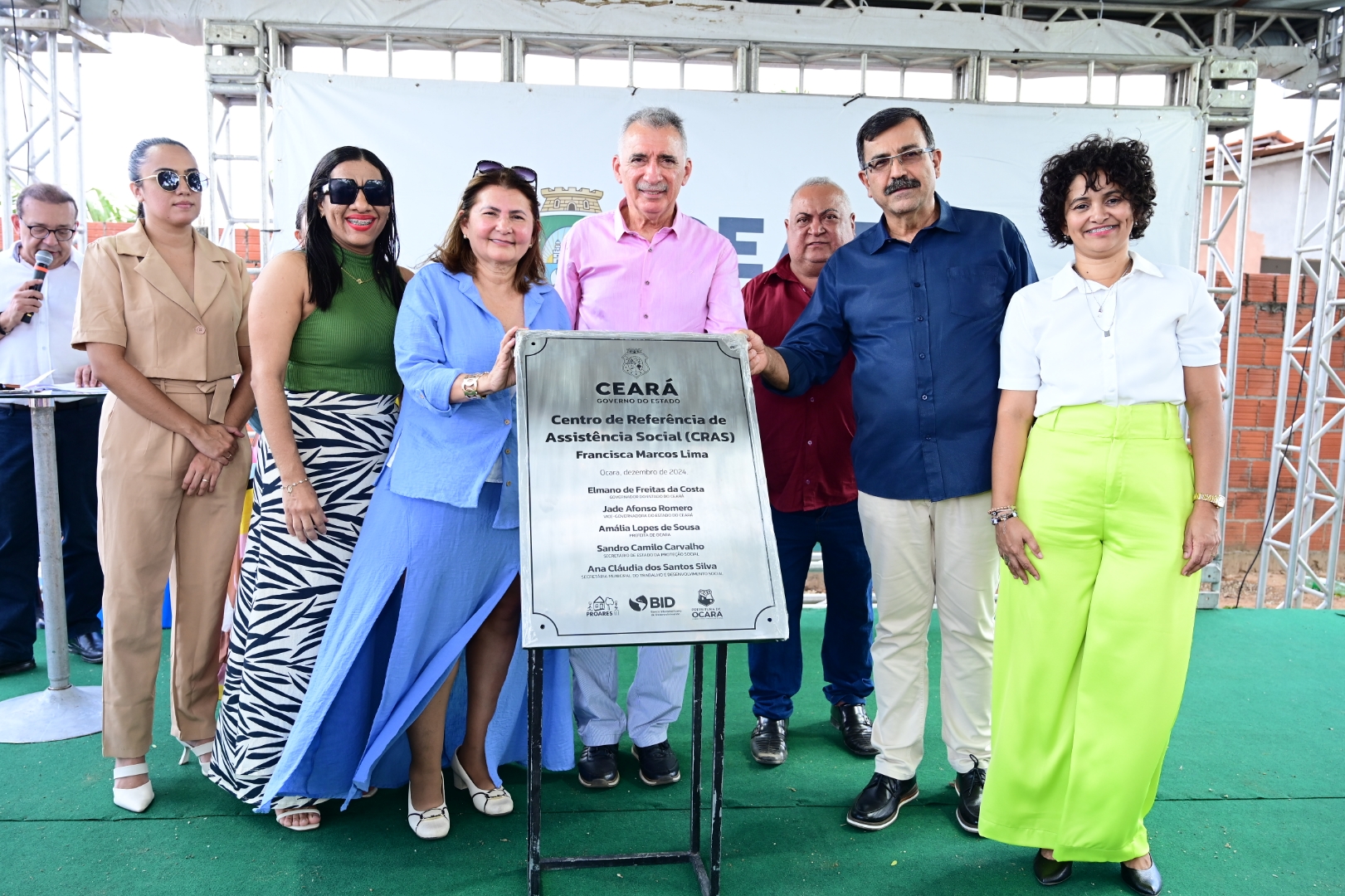 População de Ocara celebra entrega de novo Cras pelo Governo do Ceará