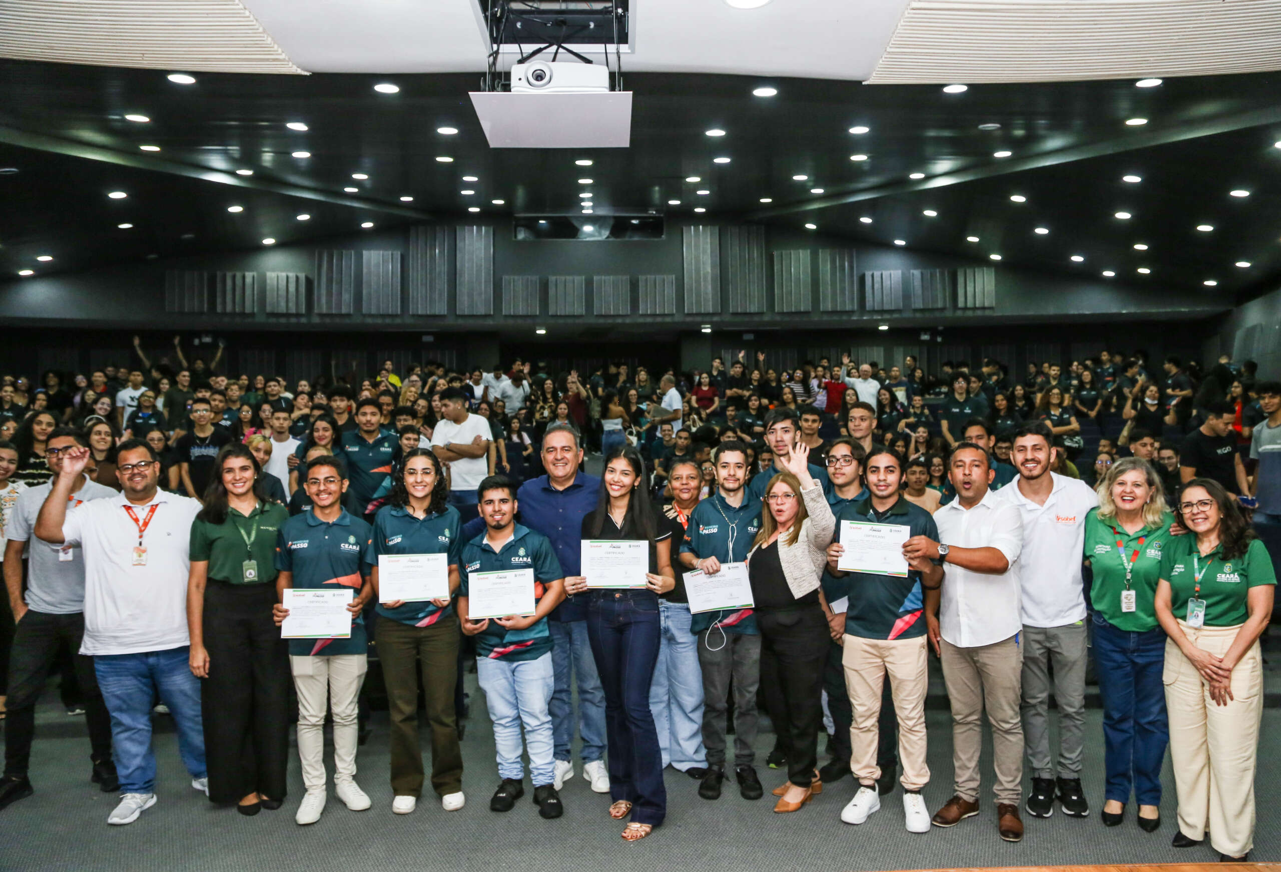 Primeiro Passo certifica 250 jovens e amplia inserção no mercado de trabalho