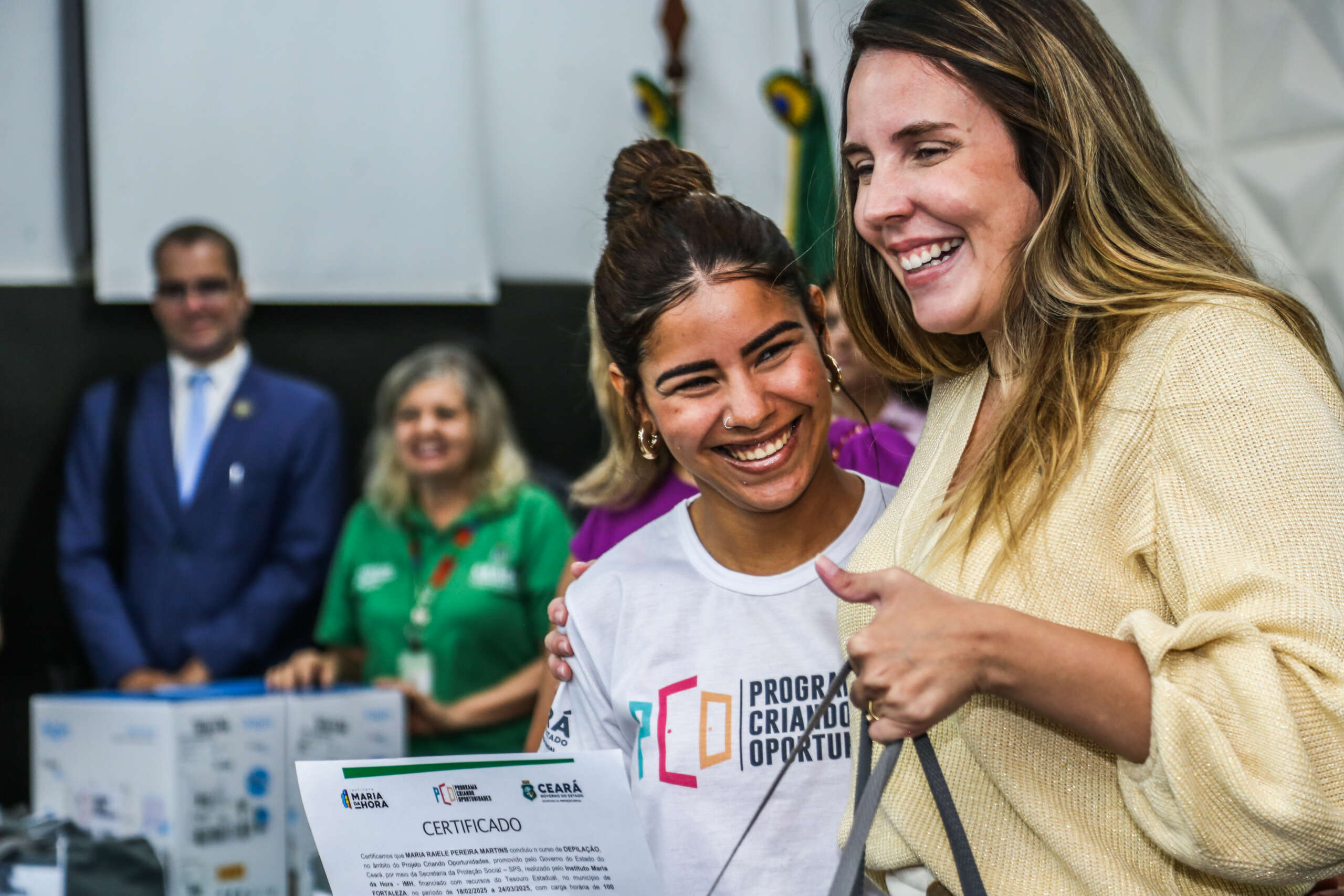 Mais 182 alunos recebem certificados de qualificação profissional em Fortaleza